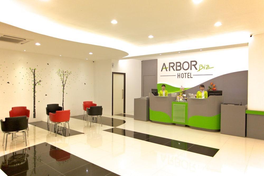 Arbor Biz Hotel Macasar Exterior foto