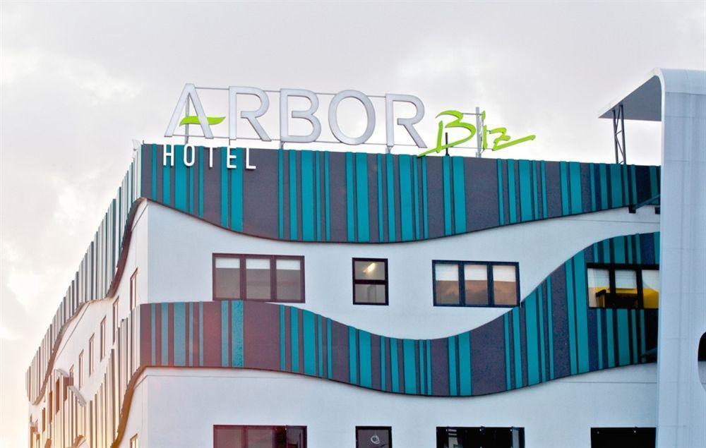 Arbor Biz Hotel Macasar Exterior foto