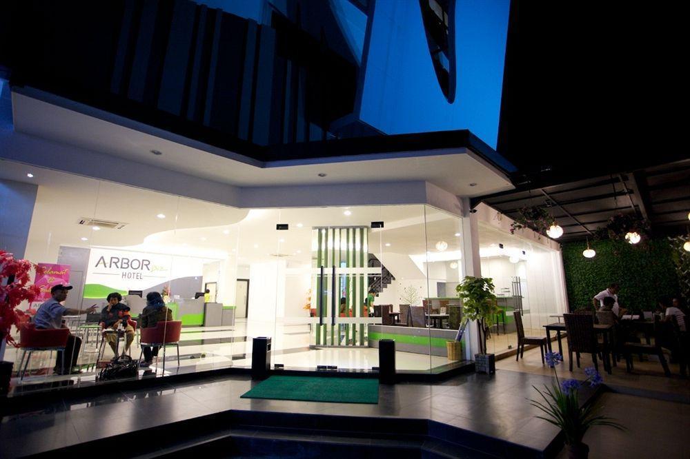 Arbor Biz Hotel Macasar Exterior foto