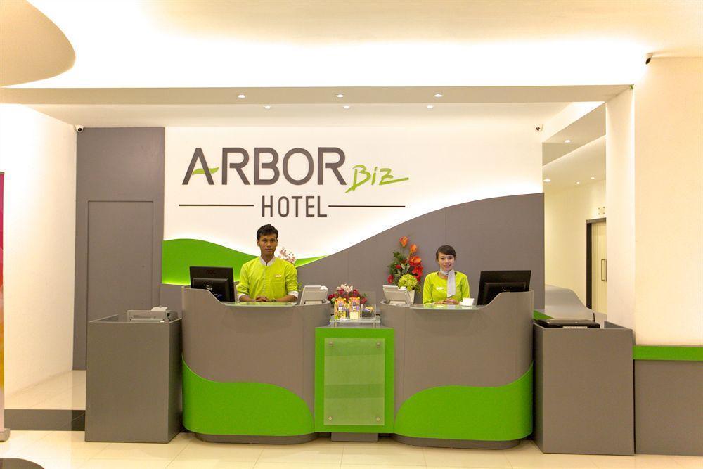 Arbor Biz Hotel Macasar Exterior foto